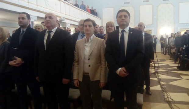 АНА БРНАБИЋ У БАЊИ КОВИЉАЧИ: Отварање Кур салона (ФОТО)