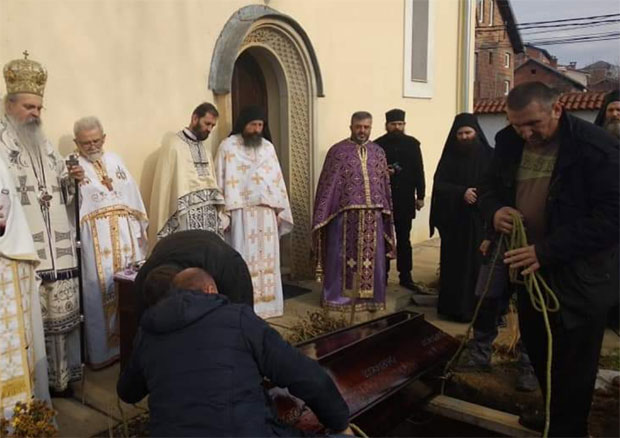 МАНАСТИР У ЂАКОВИЦИ: Бака Нада и даље чува светињу 