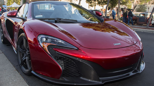 Бесним меклареном од 170.000 евра провозао се по Кисељаку и слупао га на најневероватнији начин