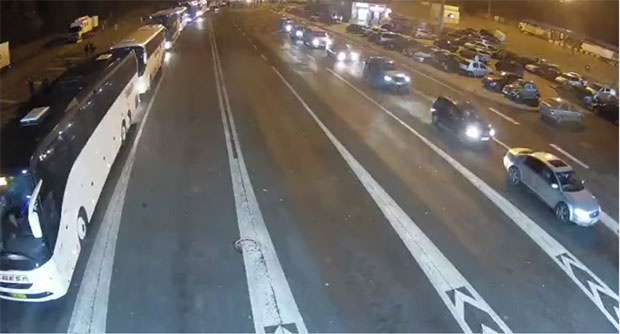 ГУЖВА НА ПУТЕВИМА ШИРОМ СРБИЈЕ: Најоптерећенији Хоргош, забрана за шлепере и камионе