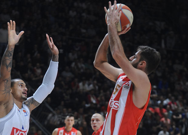 ЗВЕЗДА ОСТАЛА НЕПОРАЖЕНА: Црвено-бели сјајном игром у последњој четвртини сломили Будућност