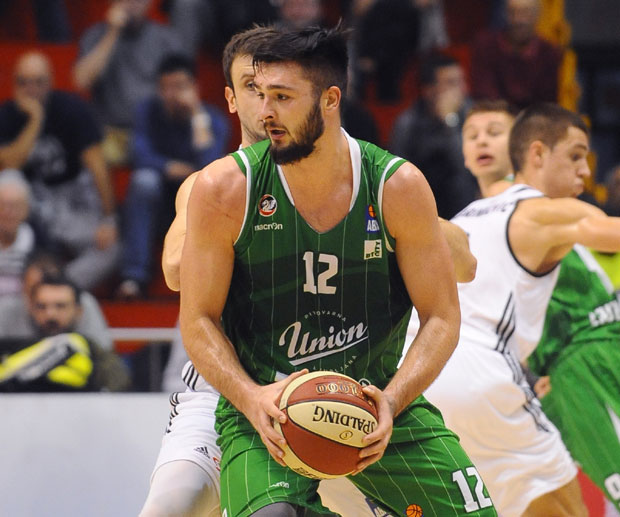 ПОКЛОН ПОД ЦРНО-БЕЛУ ЈЕЛКУ: Јанковић стиже у Хумску