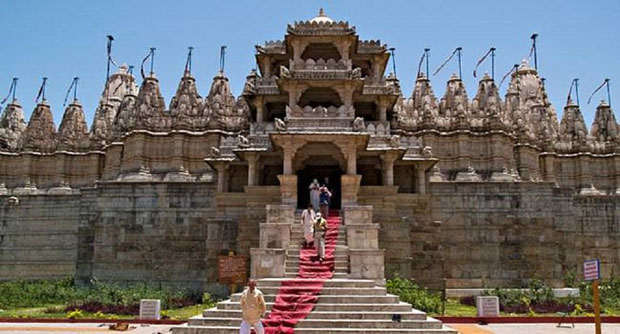 СКАНДАЛ У ИНДИЈИ: Жене прекршиле вековну забрану уласка у храм (ВИДЕО)