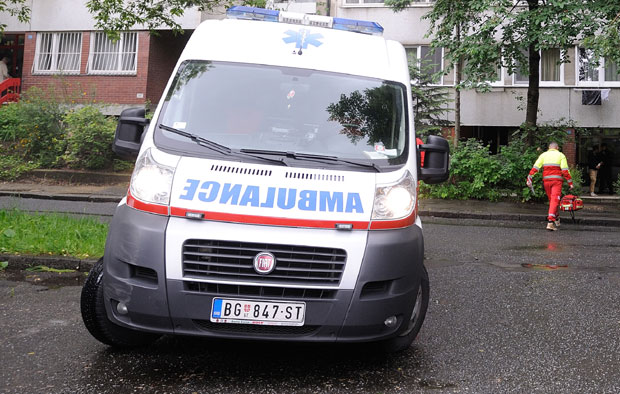 НОЋ У БЕОГРАДУ: У два удеса повређено четворо