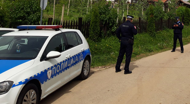 Урушио се мост на Спречи, камион са возачем упао у реку