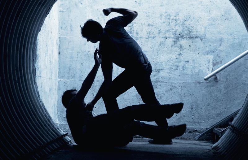 ХАОС У КРАГУЈЕВАЧКОЈ ШКОЛИ: Ученик ударио 16-годишњака песницом у главу, дечак пао у несвест