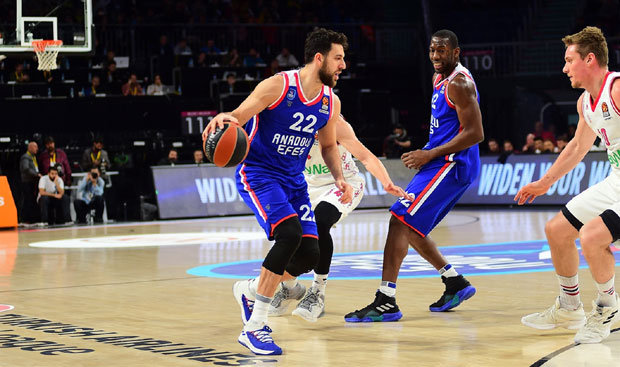 ЕВРОЛИГА: Мицић доминирао у Истанбулу, дебакл Будућности и Гран Канарије, дерби Реалу