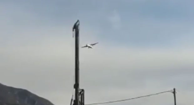 ПОГЛЕДАЈТЕ: Ветар у Тивту био толико јак да је носио авион (ВИДЕО)