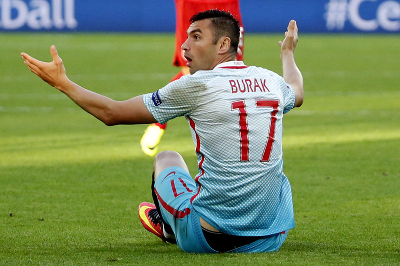 ЈИЛМАЗ ИЗАЗВАО НОВУ БУРУ У ТУРСКОЈ: Бурак се вратио у Бешикташ, навијачи бесни