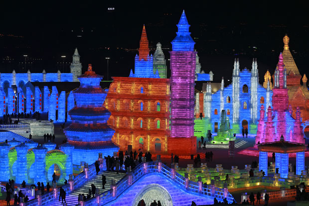 ФЕСТИВАЛ ЛЕДА У КИНИ: Пливање на -35, вожња санкама по реци (ФОТО)