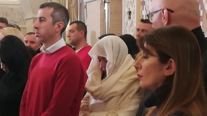 Цеца се причестила у Храму, Дарко славио у Брестачу (ВИДЕО)