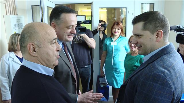  Уручени поклони породиљама у КБЦ Драгиша Мишовић