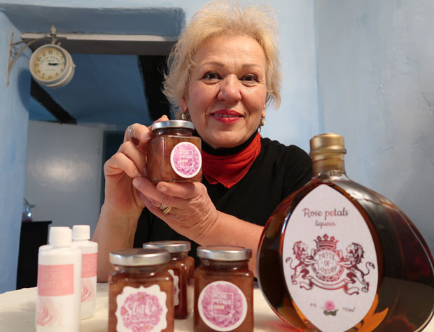 Рај међу 1.000 дамаских ружа