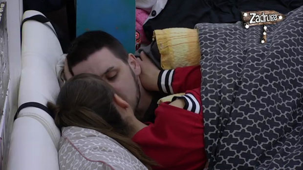 УЗДИСАЛИ ИСПОД ЈОРГАН ПЛАНИНЕ: Миљана и Зола нису могли да се обуздају пред пуном собом! (ВИДЕО)