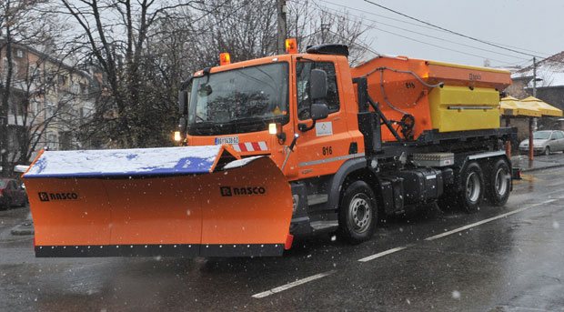 Весић: Све улице првог приоритета очишћене, јавни превоз у пуном капацитету