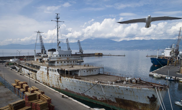 Да ли ће узлетети Титов Галеб пре него што га поједе рђа?