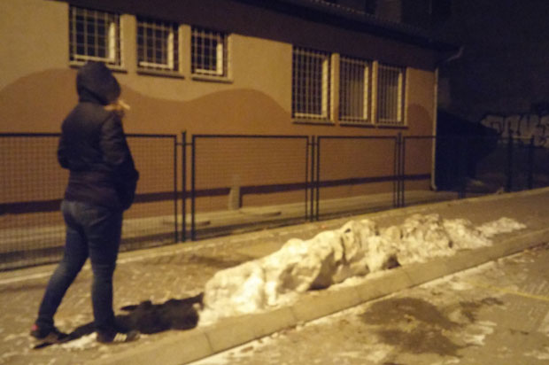 ПОКУШАЈ УБИСТВА У ЗАЈЕЧАРУ: Због дуга избо пријатеља по лицу и врату?