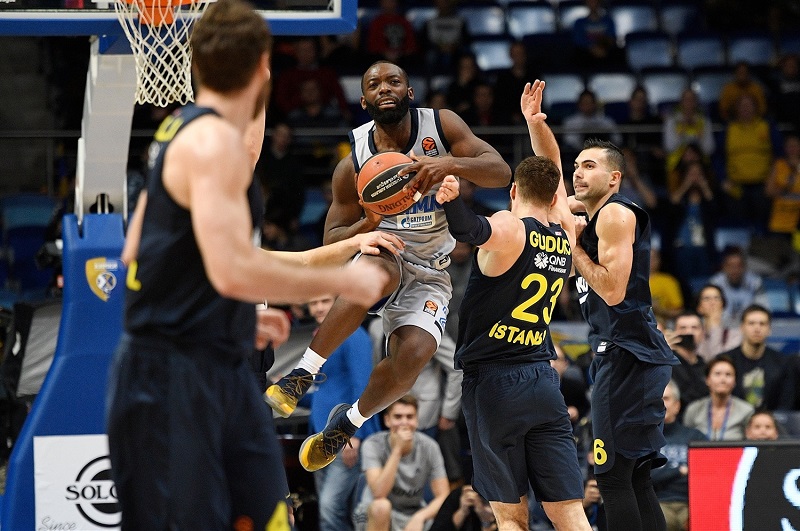 ЕЛ: Олимпијакос се намучио без Милутинова, Химки после продужетка срушио Фенербахче, Ефес убедљив у Каунасу, 