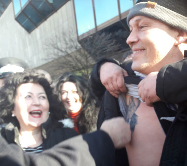 ИСПУНИЛА МУ СЕ ЖЕЉА: Истетовирао лик Додика, а данас га и упознао (ФОТО)