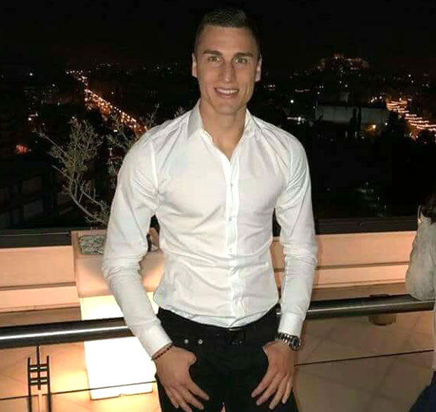 ЗБОГ АФЕРЕ СА КАРЛЕУШОМ ПОДИГАО СРБИЈУ НА НОГЕ: Ко је ексцентрични фудбалер о коме сви причају?