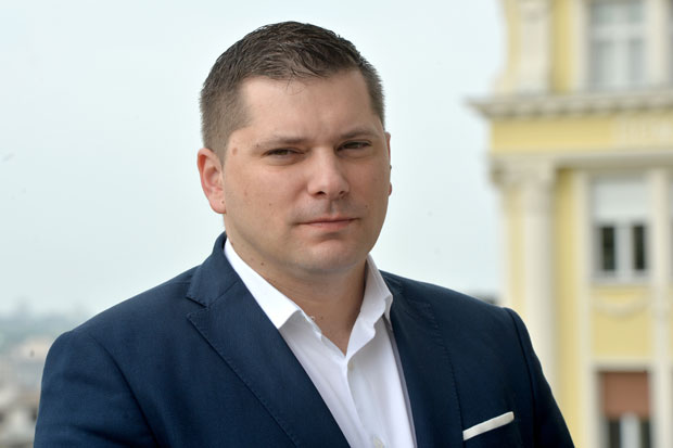 ШПИЈУНКА: Замена картица