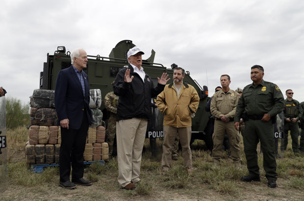 Трамп: У току је инвазија која прети целој Америци