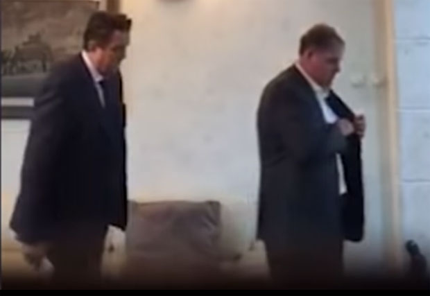 КНЕЖЕВИЋ ШИРОКЕ РУКЕ: Објављен снимак о уручењу новца за изборну кампању ДПС-а 2016. године (ВИДЕО)