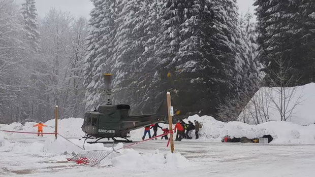 НЕВРЕМЕ У ЕВРОПИ: Аустрија под снегом, средњошколце евакуисала војска