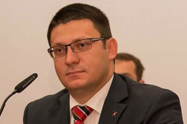 СРПСКА ЛИГА ПОДРЖАВА ВУЧИЋА: Подршка да прегазе криминалце и манијаке