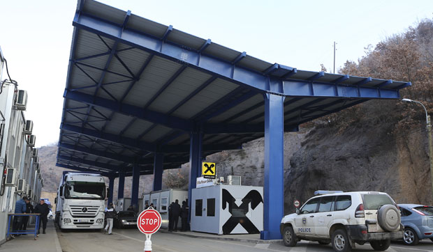 ПРИШТИНА УВОДИ НОВУ ЗАБРАНУ ЗА БЕОГРАД: Забранићемо кретање возила из Србије