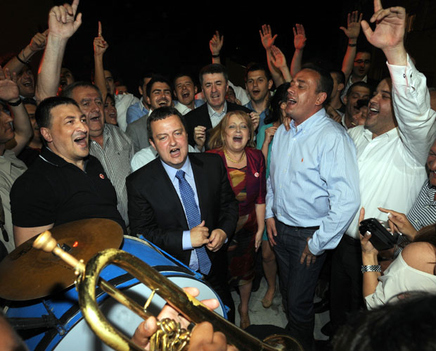 КАД ПОЛИТИЧАРИ ПАДНУ У СЕВДАХ: У кафани, као у скупштини, од рата до љубави