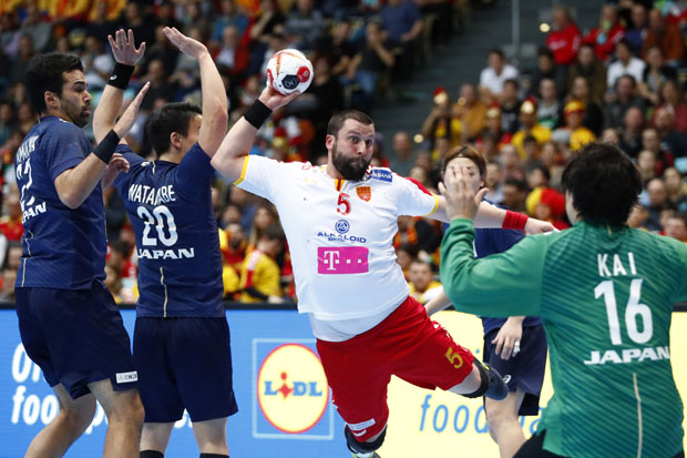 СКАНДАЛ АЛБАНЦА У СКОПЉУ: Коментатор одбија да изговори име и презиме Македонца