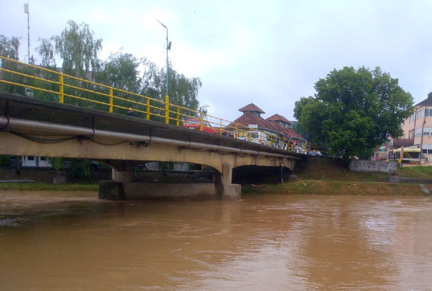 ОБУСТАВА САОБРАЋАЈА: Обнавља се мост на Млави