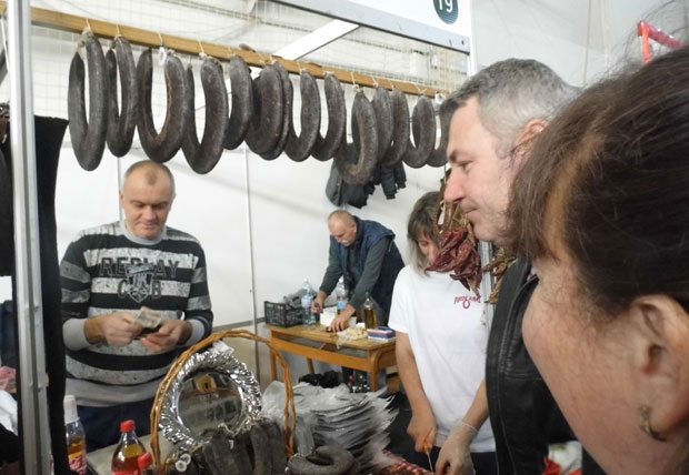 Пироћанци пеглају мезетлук за госте