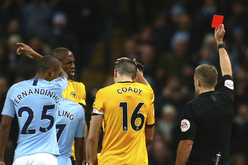 Сити лако до победе над десеткованим Вулверхемптоном