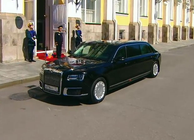 ПОКРЕТНА ТВРЂАВА: „Путинмобил“ на Булевару Михајла Пупина (ВИДЕО)