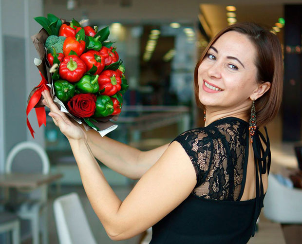 Рускиња прави букете који се једу