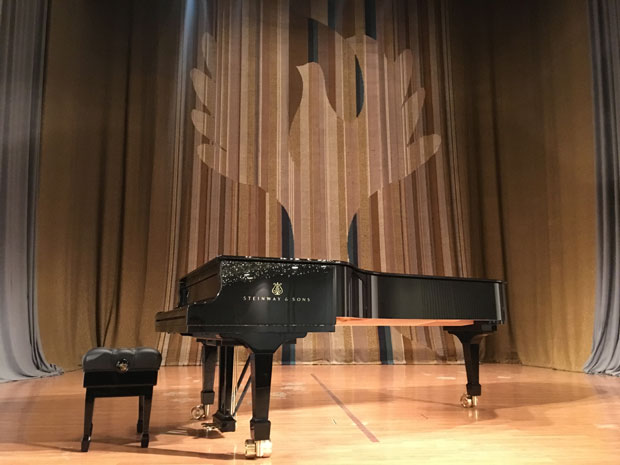 „Гаспром њефт“ поклонио концертни клавир Руском дому у Београду 