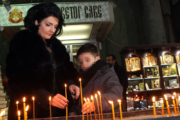 ОЛИВЕР ЈОШ ЧЕКА ПРАВДУ: Паљењем свећа у Храму обележена годишњица убиства (ФОТО)