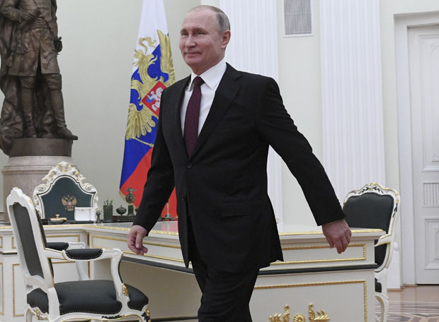 ЗАНИМЉИВИ ДЕТАЉИ ПОСЕТЕ ПРЕДСЕДНИКА РУСИЈЕ: Путина чека шарпланинац, фонтана у бојама тробојке (ВИДЕО) 