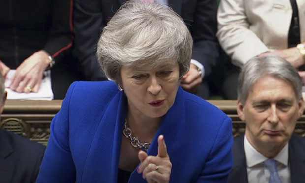 Тереза Меј остаје премијерка, судбина Брегзита неизвесна