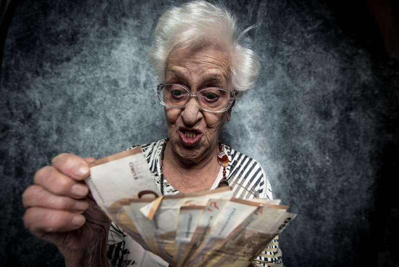 ВАРАЛА ДРЖАВУ ДЕЦЕНИЈАМА: “Манијакална” старица (92) дужна четири милиона евра 