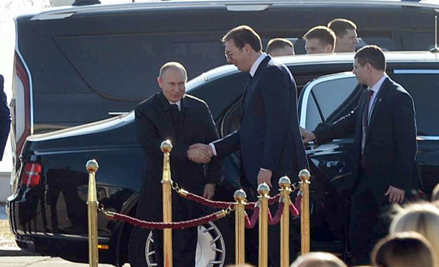 Комерсант: Путинова посета треба да одговори да ли је Србија спремна да буде кључни савезник