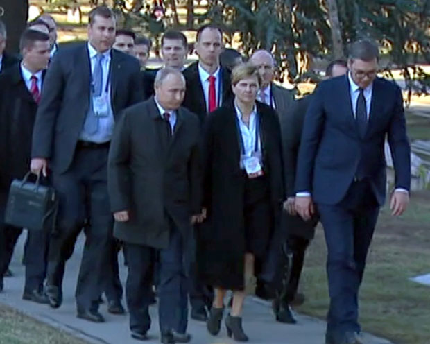 У СТОПУ ПРАТИ РУСКОГ ШЕФА: Уз Путина и телохранитељ с „чегетом“ (ФОТО)