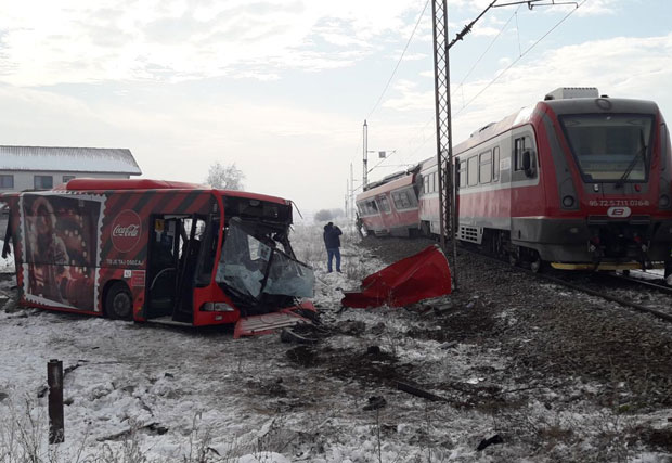 ЛЕКАРИ ОПТИМИСТИЧНИ: Опоравља се девојчица (16) тешко повређена у удесу код Међурова