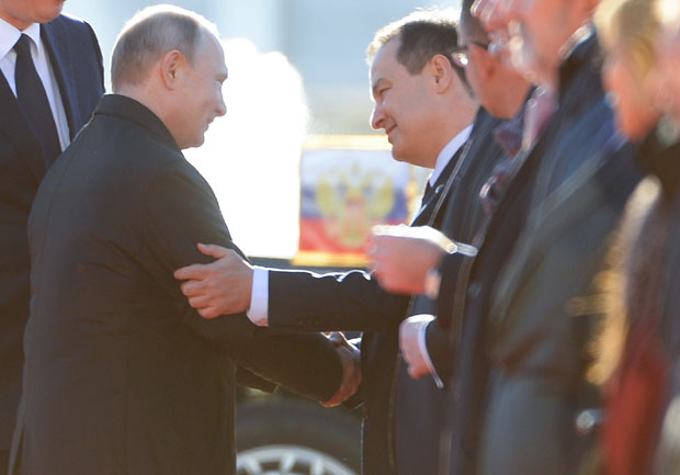ОДРЖАО ОБЕЋАЊЕ: Дачић Путину отпевао Каљинку