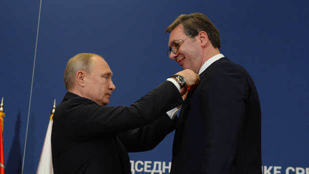 СТОПАМА ПАШИЋА И ОБРЕНОВИЋА: Вучићу Путин уручио орден Александра Невског