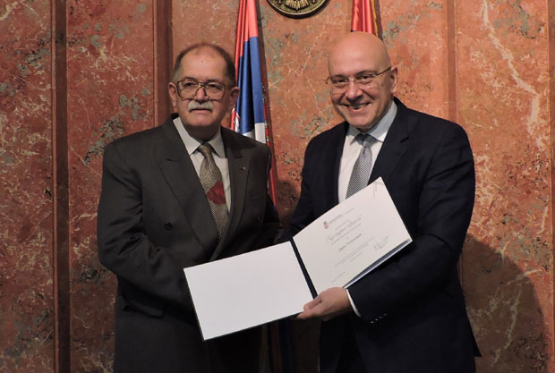 Вукосављевић уручио признање Дарку Танасковићу за допринос српској култури