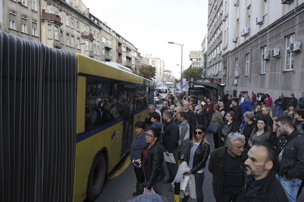 Градски превоз: Плати месечну карту, па се жали