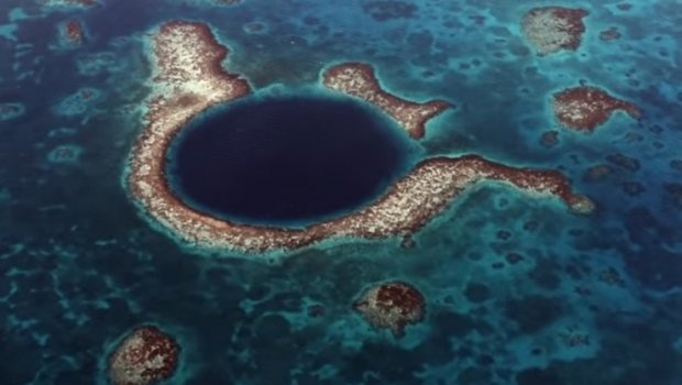 НЕПРИЈАТНО ИЗНЕНАЂЕЊЕ : Откривено шта се налази на дну велике плаве рупе (ВИДЕО)